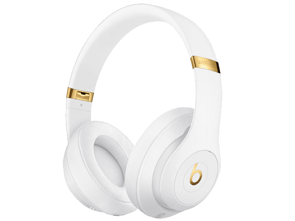 3044noc still product photography solutions example - Beats by Dre Headphones on pure white background.